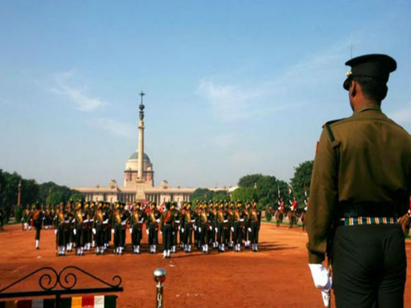 ಗಾರ್ಡ್ ಬದಲಾಯಿಸುವುದು ವೀಕ್ಷಿಸಿ