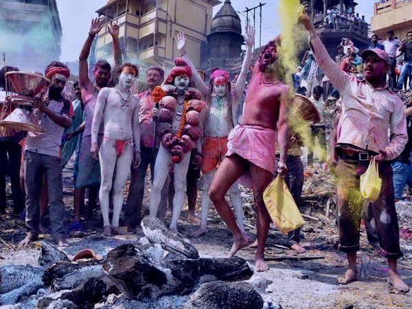 ಮಣಿಕರ್ಣಿಕ ಘಾಟ್‌ನಲ್ಲಿ ನಡೆಯುತ್ತೇ ಭಸ್ಮದ ಹೋಳಿ