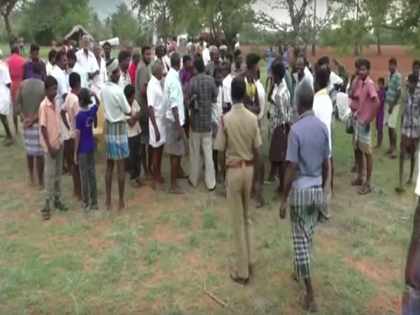 10.ಸಮೀಪದಲ್ಲಿ ವಿಭಿನ್ನವಾದ ವಸ್ತು