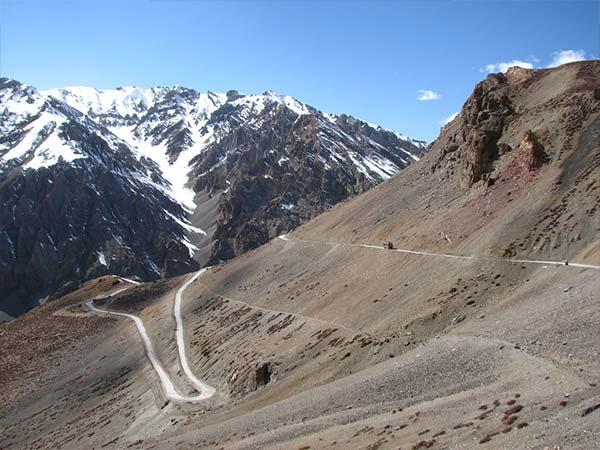 ಅಪಾಯಕಾರಿ ರಸ್ತೆ