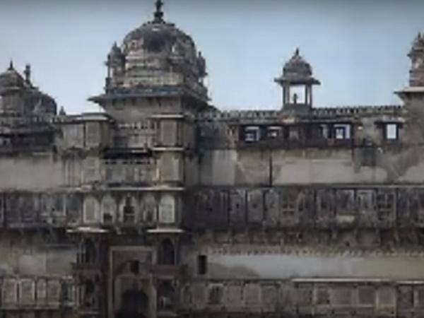 2.ಈ ಕೋಟೆಯನನ್ನು ಏನೆಂದು ಕರೆಯುತ್ತಾರೆ?