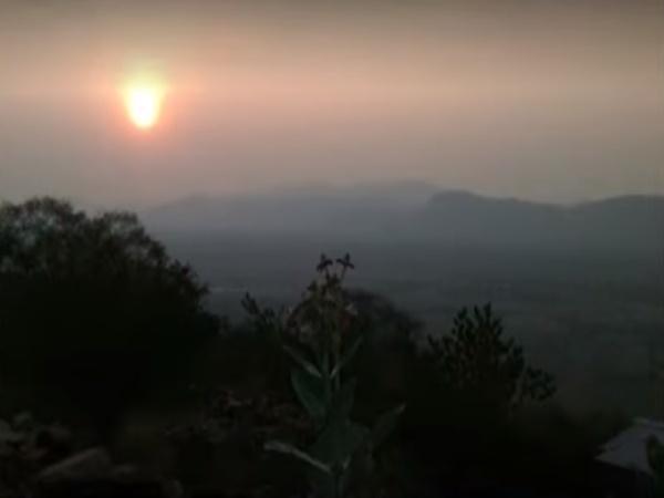 ಮನೆ ಕೆಡವುವಂತೆ ಸೂಚನೆ ಮನೆ ಕೆಡವುವಂತೆ ಸೂಚನೆ