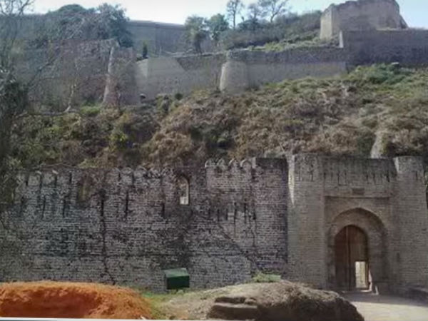 4.ಆ ಕೋಟೆಯಲ್ಲಿರುವ ಸಂಪತ್ತಿಗೆ ಸರ್ಪವೇ ಕಾವಲು....