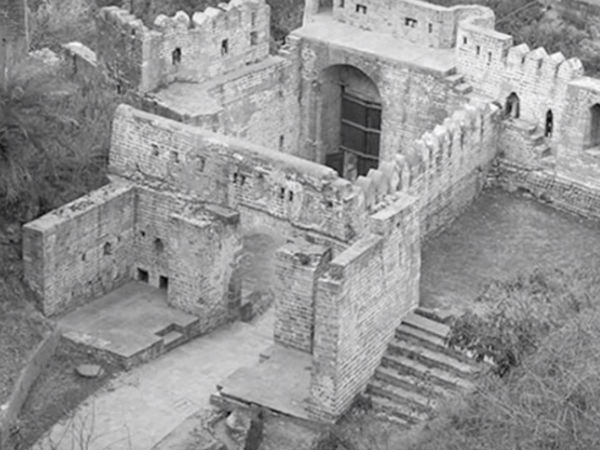 5.ಆ ಕೋಟೆಯಲ್ಲಿರುವ ಸಂಪತ್ತಿಗೆ ಸರ್ಪವೇ ಕಾವಲು....