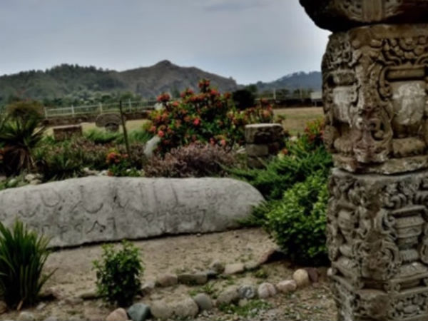 9.ಆ ಕೋಟೆಯಲ್ಲಿರುವ ಸಂಪತ್ತಿಗೆ ಸರ್ಪವೇ ಕಾವಲು....