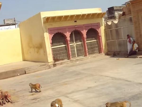 ಕೊಳಲಿನ ಸದ್ದು ಕೇಳಿಸುತ್ತದೆ