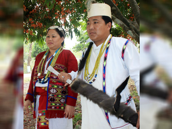 2. ಅಕಾ ಬುಡಕಟ್ಟು ಜನಾಂಗ 