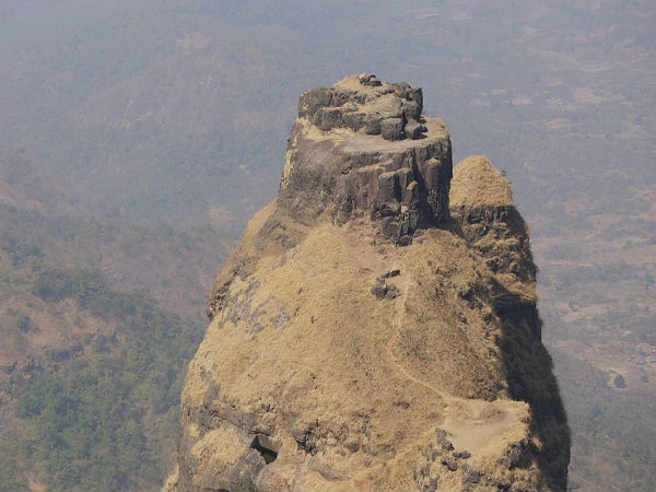 ಕೋಟೆಯ ಮೇಲಿನಿಂದ ಮುಂಬೈ ಕಾಣಿಸುತ್ತದೆ