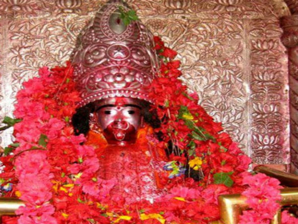 ದೇವಿಯ ಹಣೆಯ ಕುಂಕುಮವೇ ಭಕ್ತರಿಗೆ ಪ್ರಸಾದ 