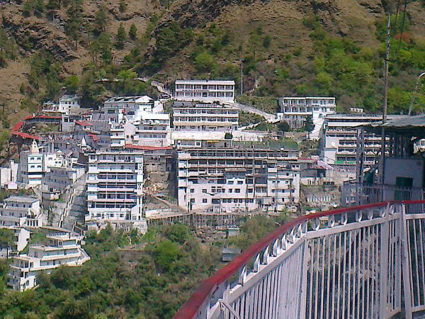 ರಾತ್ರಿಯೂ ಬೆಟ್ಟ ಹತ್ತು ಭಕ್ತರು 