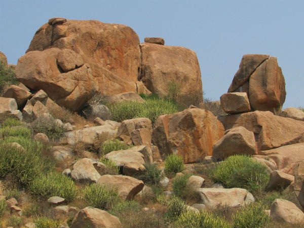 4. ಬಂಡೆಗಳ ಮೇಲೆ ಏರಿ