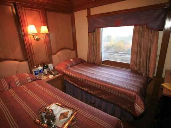 ರೆಸಾರ್ಟನಲ್ಲಿ ನಡೆಯೋ ಮದುವೆಯಂತೆಯೇ ಟ್ರೈನ್‍ನಲ್ಲಿ ಮದುವೆ