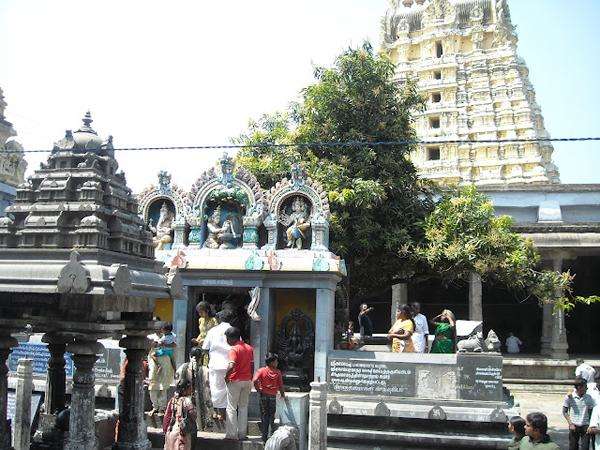 1.ಕಾಮಾಕ್ಷಿ ದೇವಾಲಯ