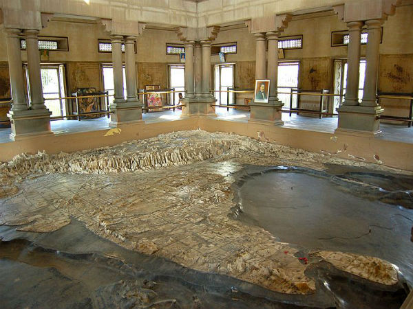 ಅಮೃತಶಿಲೆಯಿಂದ ಕೆತ್ತಲಾದ ಭಾರತದ ನಕ್ಷೆ