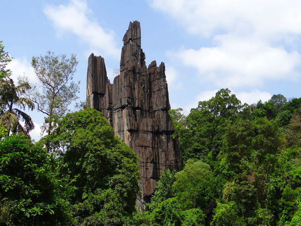 ಎರಡು ಶಿಖರಗಳು ಎರಡು ಶಿಖರಗಳು