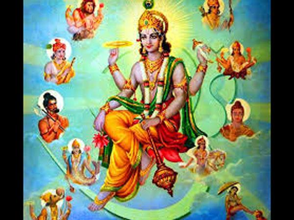 9. ಧ್ವಜಸ್ಥಂಬ ಸಮೀಪದಲ್ಲಿ