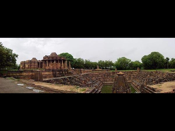1.ಮೊಧೇರಾದಲ್ಲಿನ ಸೂರ್ಯ ದೇವಾಲಯ