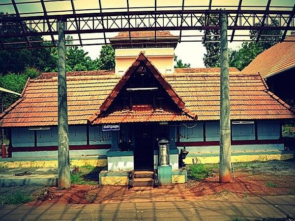 ೪.ಪಾನಚಿಕ್ಕಡ ಸರಸ್ವತಿ