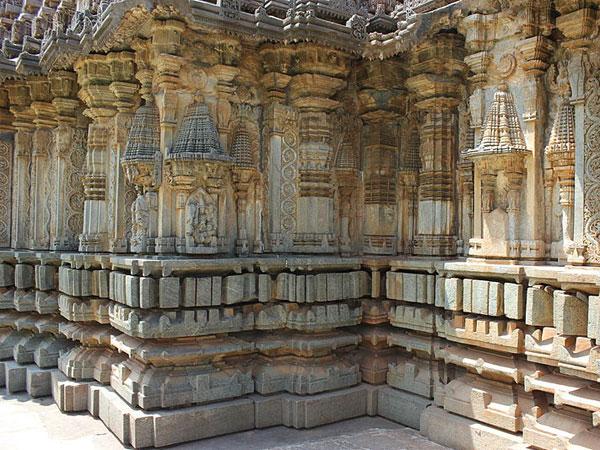 ೫. ವೀರ ನಾರಾಯಣ ದೇವಾಲಯ