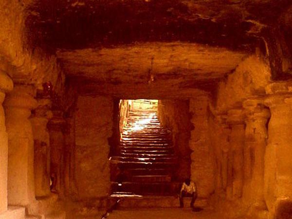 9.ನೂರು ಕಾಲ ಸುಮಂಗಳಿಯಾಗಿರಲು ಭೇಟಿ ನೀಡುತ್ತಾರಂತೆ ಇಲ್ಲಿಗೆ...