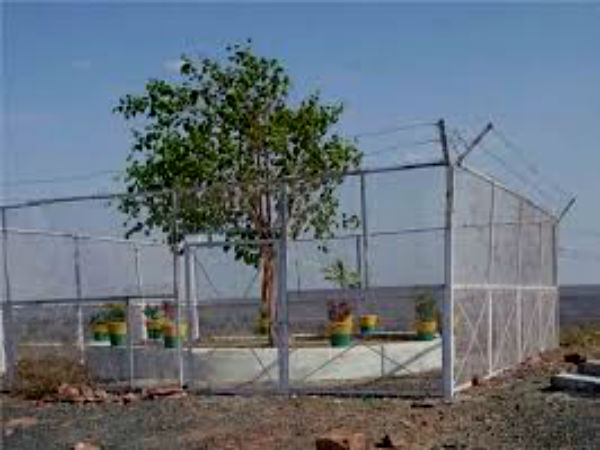  4 ಗಾರ್ಡ್‌ಗಳು ಕಾವಲು ಕಾಯುತ್ತಾರೆ