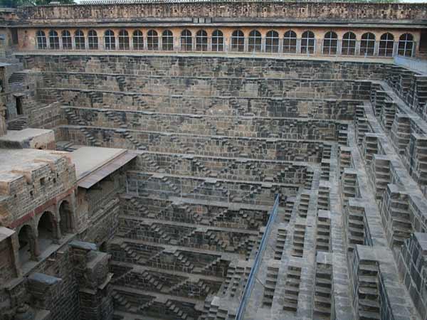  100 ಚದರ ಅಡಿ ಬಾವಿ