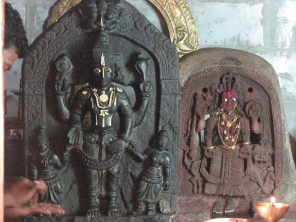 ಸಾಣೆ ಕಲ್ಲಿನಲ್ಲಿ ದುರ್ಗೇ 