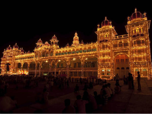 ದೀಪಾಲಂಕೃತ ಅರಮನೆ