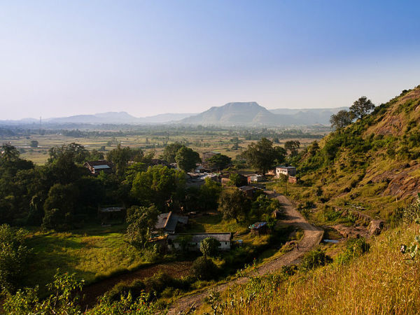 ಬಂಡೆಯ ಕಲ್ಲಿನ ಗುಹೆ