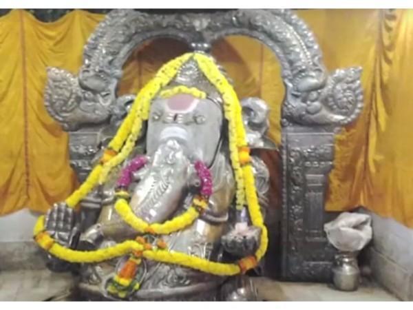 ಬೆಳೆಯುವ ಗಣೇಶ ಬೆಳೆಯುವ ಗಣೇಶ