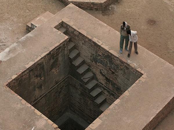 ಗುಹೆ ಇದೆ