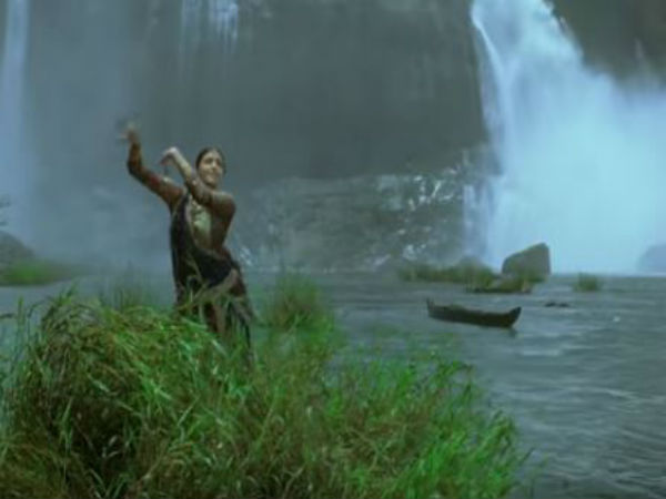 ಜಲಪಾತದಲ್ಲಿ ಐಶ್ಚರ್ಯ ನೃತ್ಯ