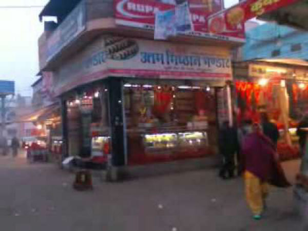 ಬರೀ ಗಾಲಲ್ಲೇ ಭಕ್ತರ ಸೇವೆ