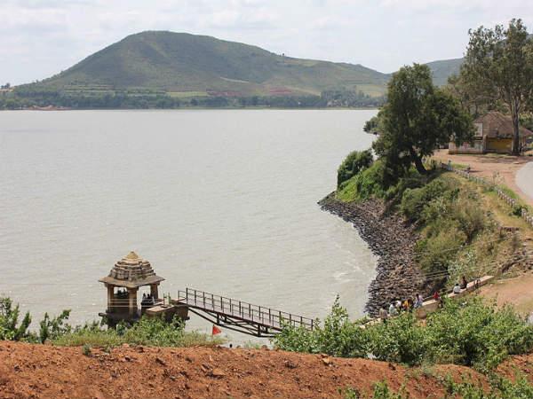 ದೊಡ್ಡ ಕೆರೆ ದೊಡ್ಡ ಕೆರೆ