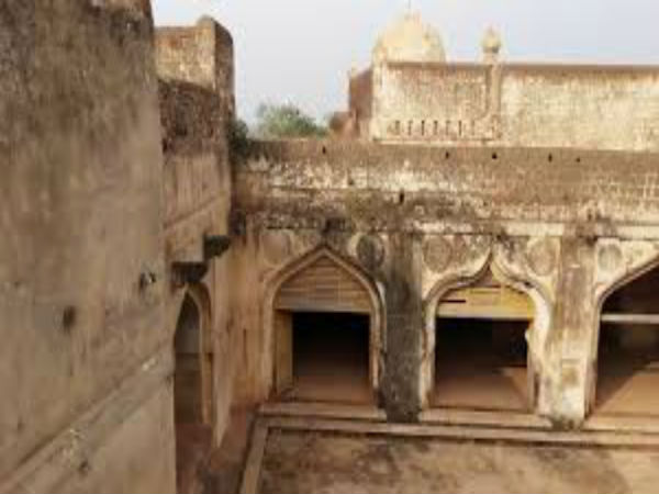 ಆಡಳಿತಗಾರರ ಕುರುಹುಗಳಿವೆ