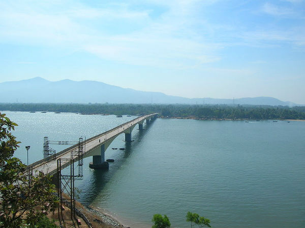 ದೇವ್ಬಾಗ್ ಬೀಚ್‌ನಿಂದ 1 ಕಿಮೀ ದೂರದಲ್ಲಿದೆ