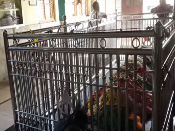 ಒಂದೇ ಕೋಣೆಯಲ್ಲಿ ದೇವಸ್ಥಾನ, ದರ್ಗಾ