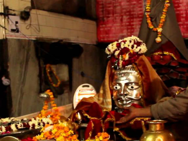 ಬೆಳ್ಳಿಯಿಂದ ಮುಚ್ಚಲಾಗಿರುವ ಶಿವಲಿಂಗ 