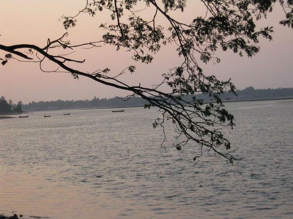 ಪಂಚಗಂಗವಲ್ಲಿ ನದಿಯ ತೀರದಲ್ಲಿದೆ