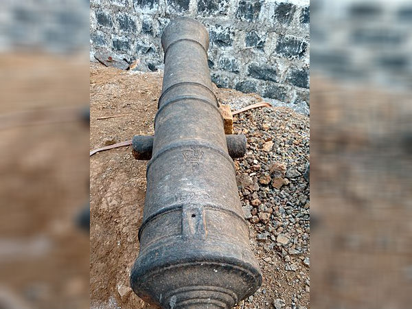 16 ಫಿರಂಗಿಗಳಿವೆ 16 ಫಿರಂಗಿಗಳಿವೆ