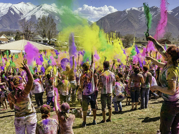 ಪೂರ್ವ ಸಿದ್ಧತೆಯೊಂದಿಗೆ ಆಗಮಿಸುವ ಪುರುಷರು
