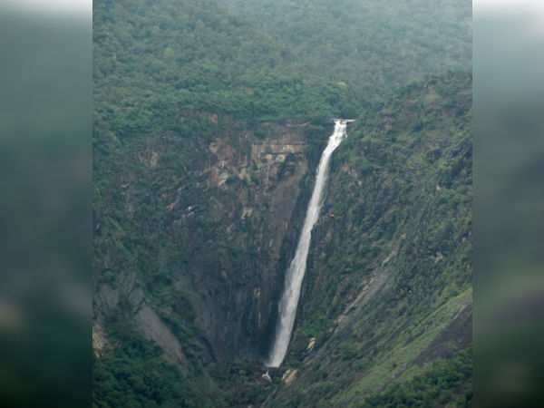 ಇಲಿ ಬಾಲ ಆಕಾರದಲ್ಲಿನ ಜಲಪಾತ