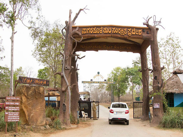 ಕಬಿನಿ ನದಿಯಿಂದ ಸುತ್ತುವರೆದಿದೆ 