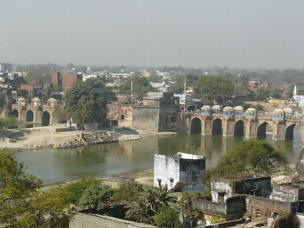 ಮೊಘಲ್ ರಚನೆಗಳಲ್ಲಿ ಒಂದು ಮೊಘಲ್ ರಚನೆಗಳಲ್ಲಿ ಒಂದು