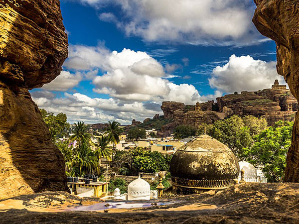 6) ಪುರಾತತ್ವ ವಸ್ತು ಸಂಗ್ರಹಾಲಯ: