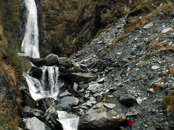 1) ಭಾಗ್‍ಸುನಾಗ್ ಜಲಪಾತ: