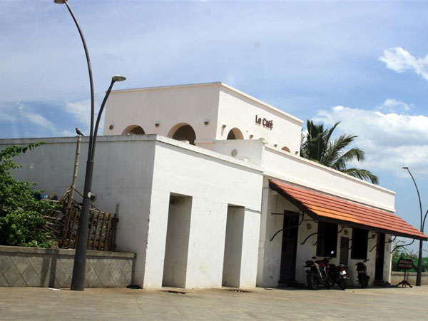 ಫ್ರೆಂಚ್ ಕೆಫೆಯಲ್ಲಿ ತಿನ್ನಿರಿ