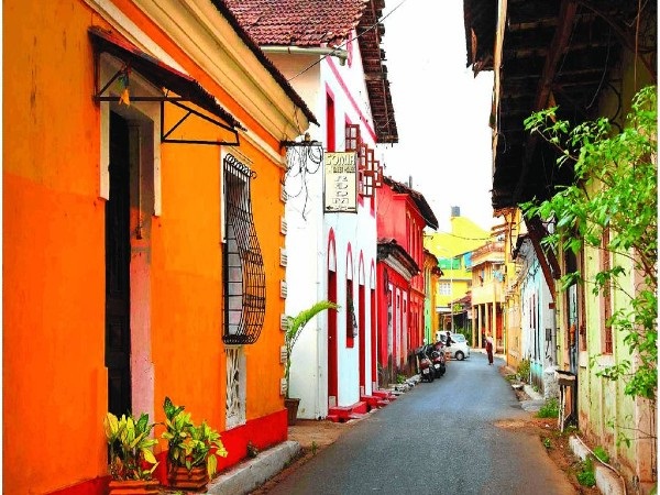 ಕ್ಯಾಲಂಗುಟ್ ಬೀದಿಗಳು