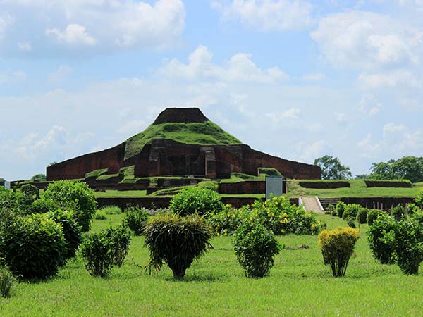 3) ಸೋಮಪುರ ವಿಶ್ವವಿದ್ಯಾಲಯ (ಪ್ರಸ್ತುತ ಇದು ಬಾಂಗ್ಲಾದೇಶದಲ್ಲಿದೆ)