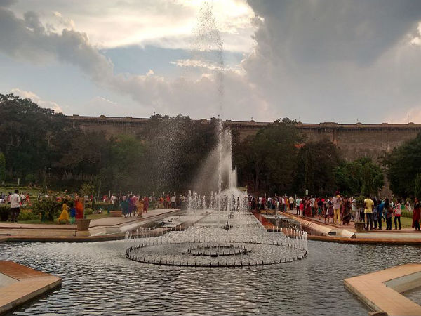 ಕೃಷ್ಣರಾಜ ಸಾಗರ ಅಣೆಕಟ್ಟು (ಕೆ ಆರ್ ಎಸ್) ಕೃಷ್ಣರಾಜ ಸಾಗರ ಅಣೆಕಟ್ಟು (ಕೆ ಆರ್ ಎಸ್)